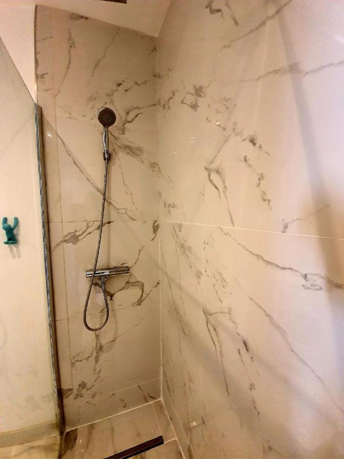 Freshly Tastefully Renovated Apartments In Heart Of Old אנטיב מראה חיצוני תמונה