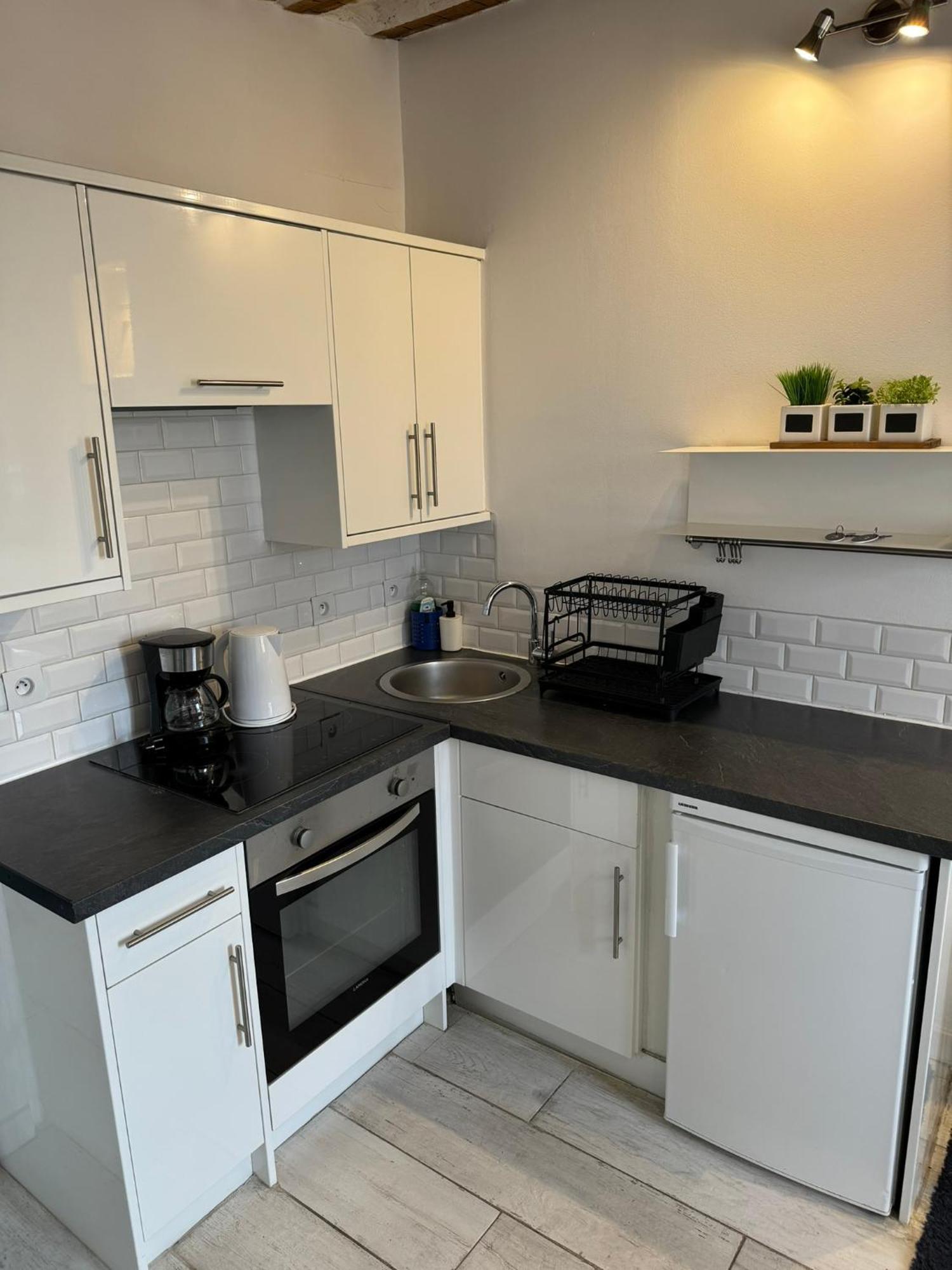 Freshly Tastefully Renovated Apartments In Heart Of Old אנטיב מראה חיצוני תמונה